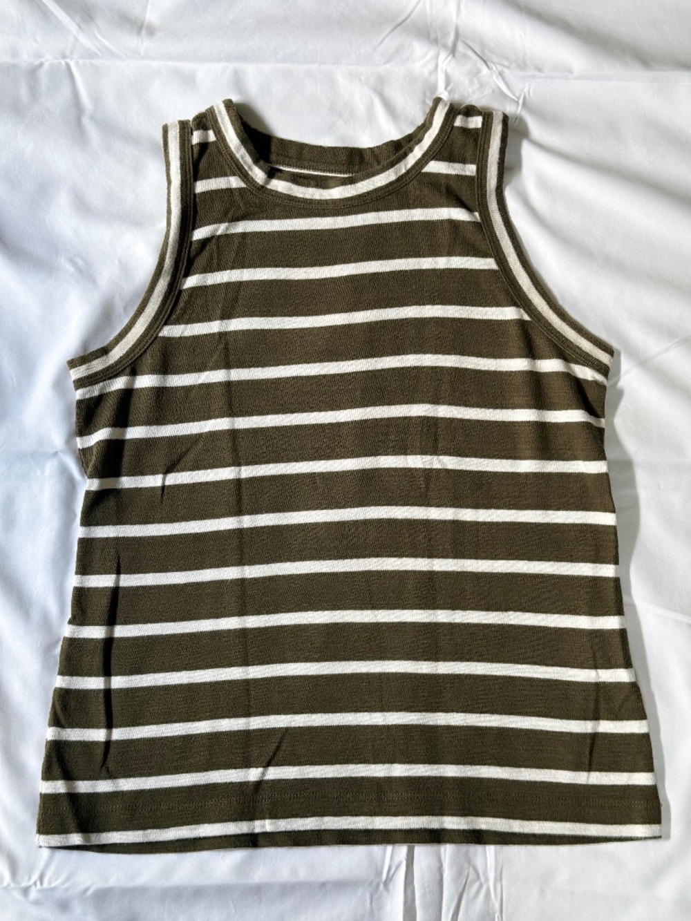 Loft Harbor Tank (M)